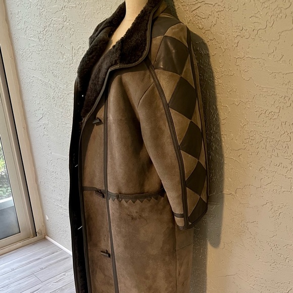 Friitala shearling gray coat  with diamond design along sleeves. Large. - Picture 2 of 9